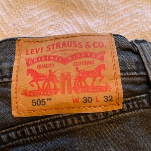 Mid Rise, Straight Leg 505 Levis.